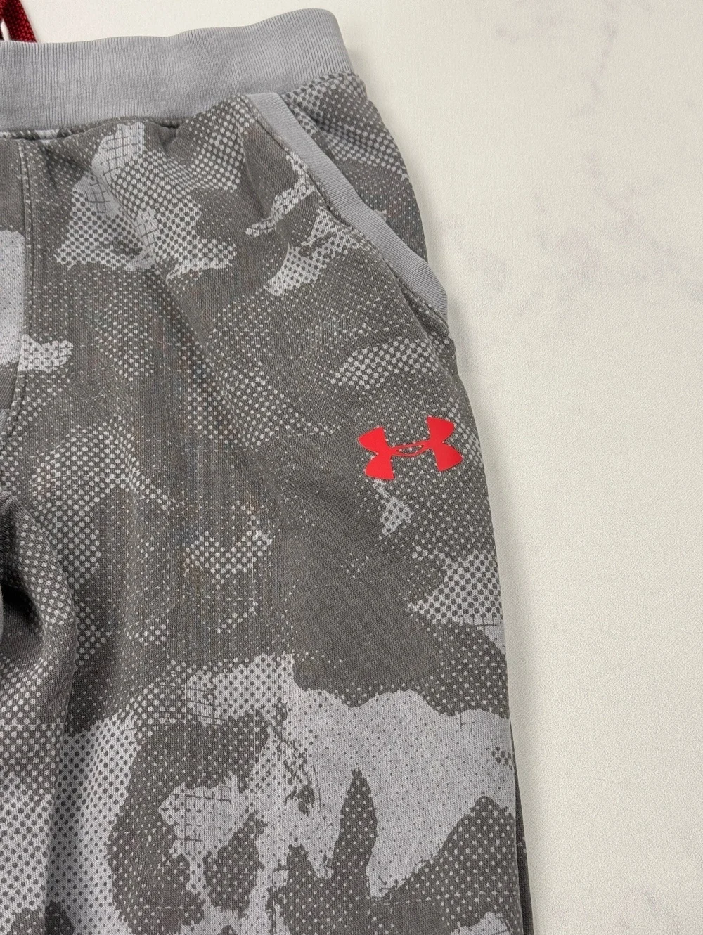 Under Armour Gray Camouflage Joggers Athletic Wear - Boys Large